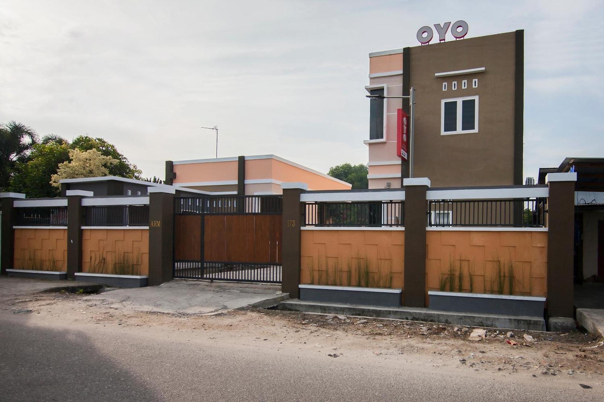 Oyo 725 My Arm Home & Stay Medan Exterior photo